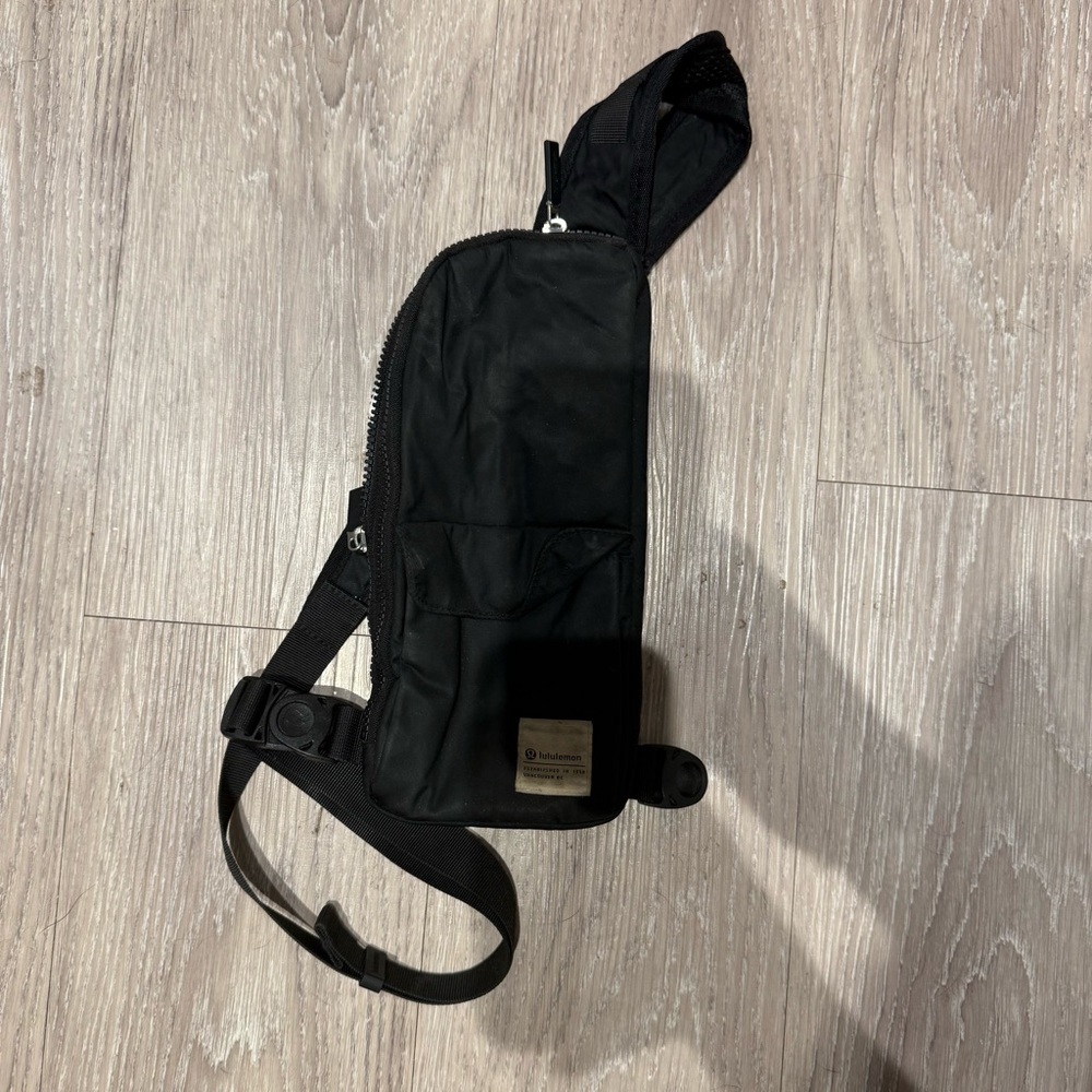 lululemon athletica Black Crossbody Bag - Picture 2 of 3